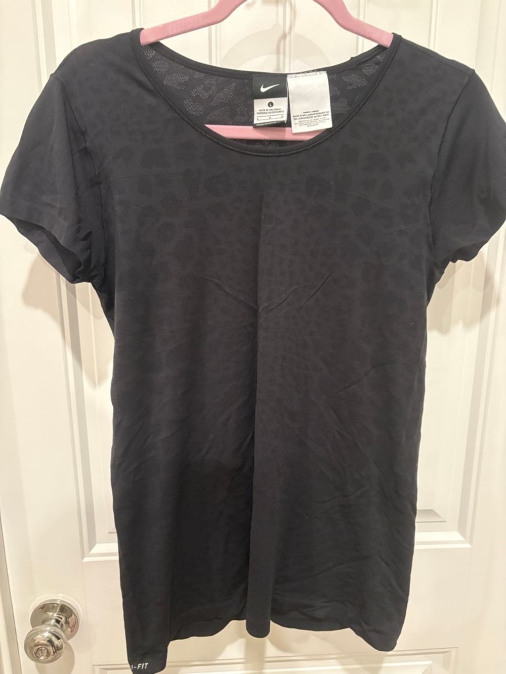 Nike Women's Black Short-Sleeve Performance Tee with Subtle Leopard Print